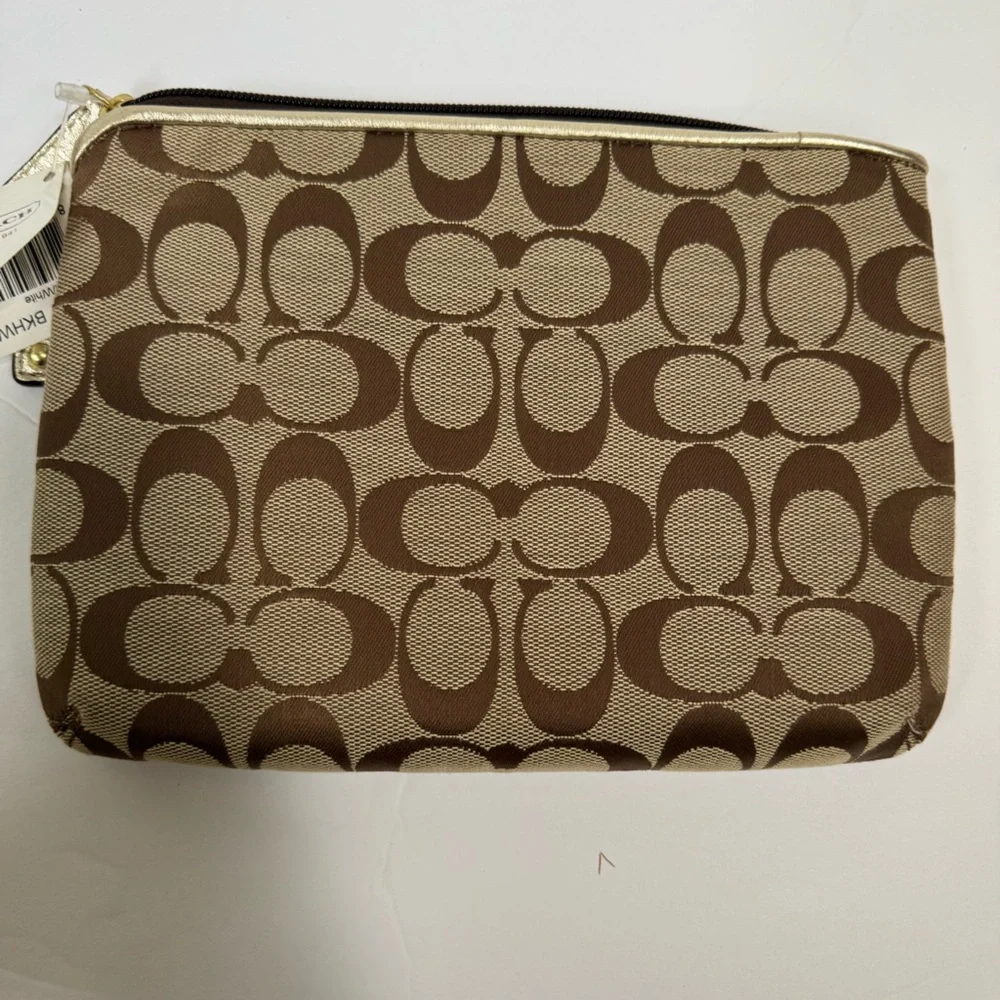 COACH NWT Wristlet Clutch Purse Tablet Protector Flower Appliqué Gold Yellow Tan - Picture 8 of 16